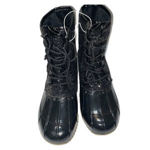 NWT | Sugar Skylar2 Duck Boots, Size 9